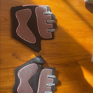 Women's Black and Pink Fitness Gloves